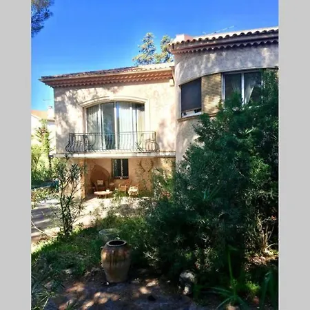 Hébergement de vacances Villa Sta Rita 150m mer, étage entier avec jardin